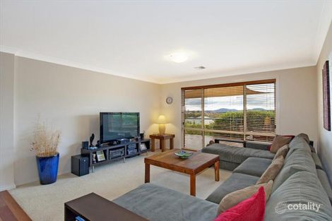 Property photo of 8 Robinia Place Jerrabomberra NSW 2619