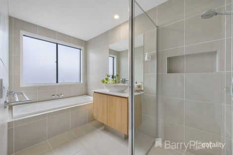Property photo of 5 Peat Avenue Thornhill Park VIC 3335