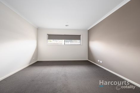 Property photo of 32 Decourcy Way Armstrong Creek VIC 3217