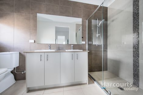 Property photo of 32 Decourcy Way Armstrong Creek VIC 3217