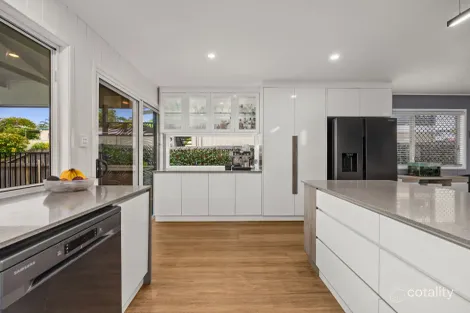 Property photo of 10 Bellhaven Drive Bundamba QLD 4304