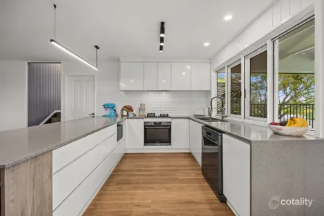 Property photo of 10 Bellhaven Drive Bundamba QLD 4304