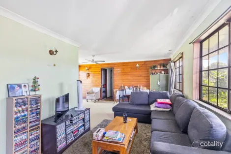 Property photo of 1 Buckingham Road Berkeley Vale NSW 2261