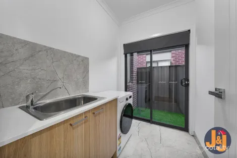Property photo of 5 Wallowa Street Mickleham VIC 3064