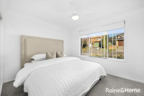 Property photo of 1/28 Hempstalk Crescent Kariong NSW 2250