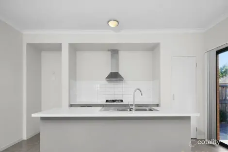 Property photo of 18 Bowral Avenue Point Cook VIC 3030