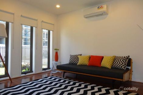 Property photo of 10 Collared Close Bundoora VIC 3083