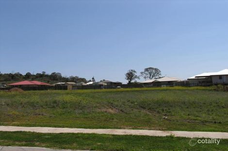 72 Phipps Dr, Meringandan West, QLD 4352