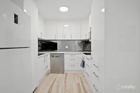 Property photo of 2/33-35 Second Avenue Broadbeach QLD 4218