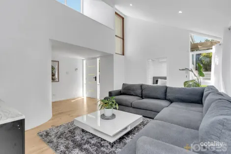 Property photo of 204 Centre Dandenong Road Dingley Village VIC 3172