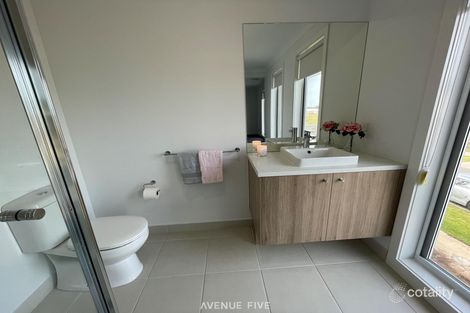 5 Fleurieu Cct, Armstrong Creek, VIC 3217