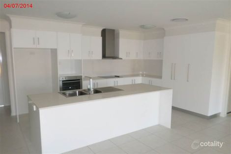 Property photo of 11 Gerbera Place Yamanto QLD 4305