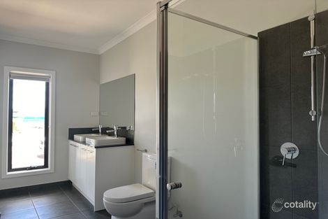 Property photo of 17 Skyros Road Fraser Rise VIC 3336