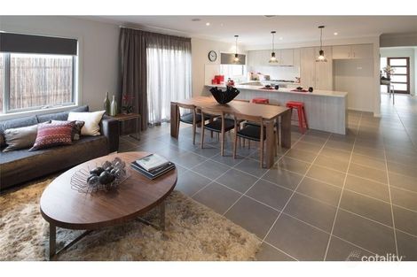 Property photo of 8 Riverside Avenue Werribee VIC 3030