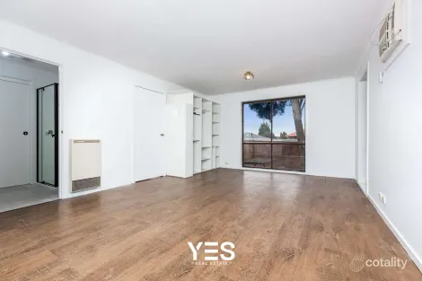 Property photo of 33 Ravenhill Crescent Endeavour Hills VIC 3802