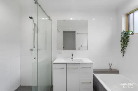 Property photo of 2/21 Paramount Place Oxenford QLD 4210