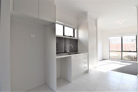 Property photo of 86 Queen Circuit Sunshine VIC 3020