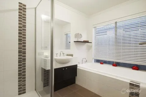 Property photo of 11 Ebony Street Cranbourne VIC 3977