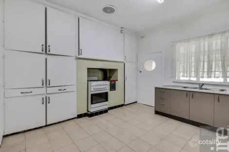 Property photo of 18 Kanana Crescent Wangaratta VIC 3677