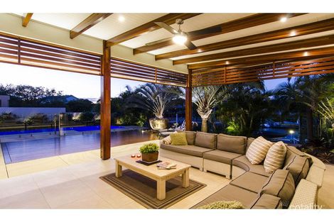 8 Donegal Cres, Bundall, QLD 4217