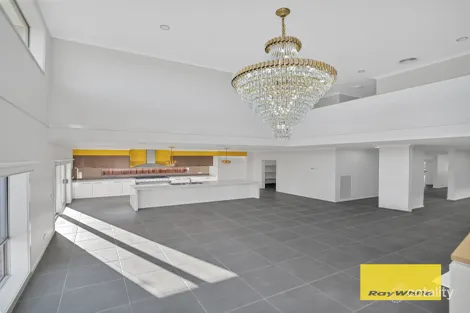 Property photo of 18 Roundhay Crescent Point Cook VIC 3030