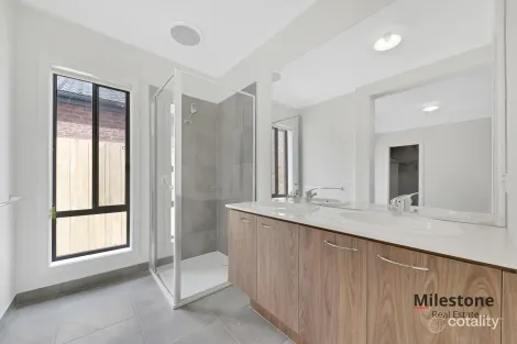 Property photo of 34 Cook Road Melton South VIC 3338