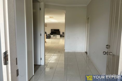 Property photo of 14 Pepperbush Circuit Cranbourne VIC 3977