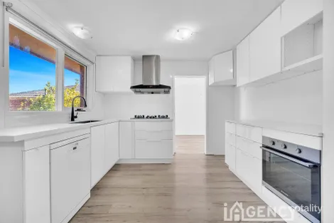 Property photo of 11 Georgette Crescent Endeavour Hills VIC 3802