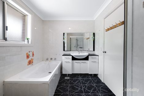 Property photo of 2/8A Atchison Road Macquarie Fields NSW 2564