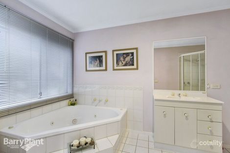 Property photo of 6 Appleberry Close Knoxfield VIC 3180