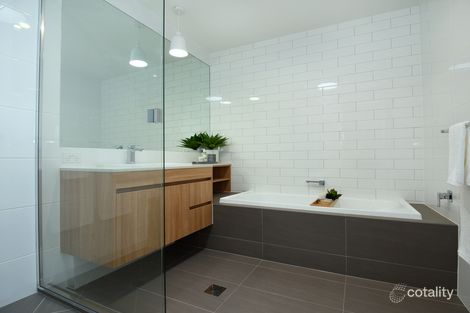 Property photo of 1/223A Mackenzie Street Centenary Heights QLD 4350