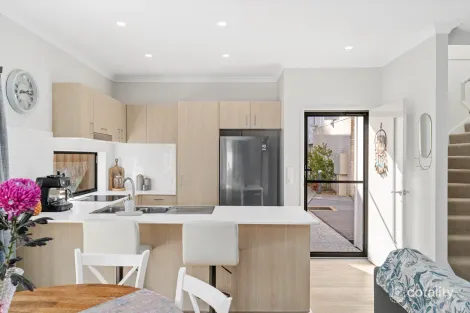 Property photo of 2/38A Central Drive Sippy Downs QLD 4556