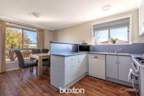 Property photo of 38 Ivanhoe Street Wendouree VIC 3355