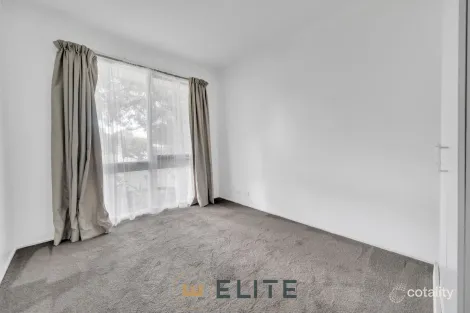Property photo of 42 Bluegrass Crescent Pakenham VIC 3810