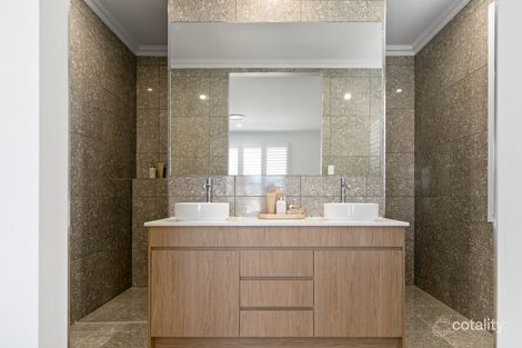 8 Laurina Cl, Redland Bay, QLD 4165