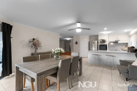 Property photo of 32 Lakeview Drive Deebing Heights QLD 4306