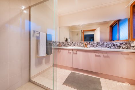 Property photo of 20 Cairn Curren Close Rowville VIC 3178