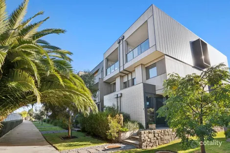 30 Bowlers Ave, Geelong West, VIC 3218