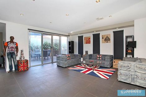 Property photo of 31 Caesia Way Caroline Springs VIC 3023