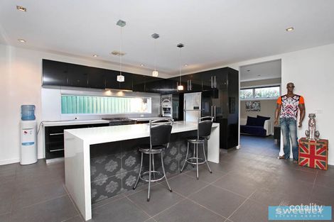 Property photo of 31 Caesia Way Caroline Springs VIC 3023