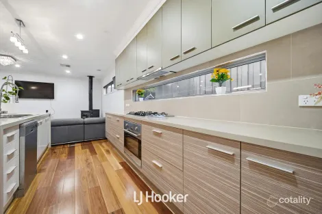 Property photo of 4 Nature Circuit Cranbourne North VIC 3977