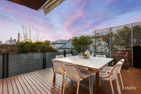 Property photo of 18 Midvale Lane Teneriffe QLD 4005