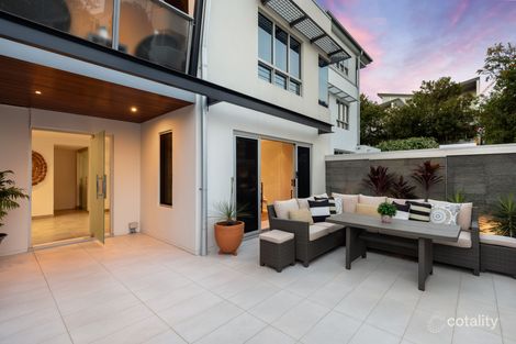 Property photo of 18 Midvale Lane Teneriffe QLD 4005