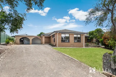 4 Earls Ct, Golden Square, VIC 3555