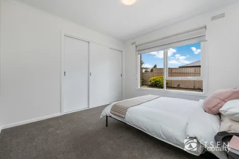 Property photo of 4 Earls Court Golden Square VIC 3555