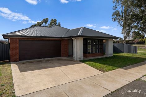 Property photo of 2 Peak Court Mansfield VIC 3722