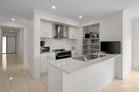 Property photo of 2 Peak Court Mansfield VIC 3722