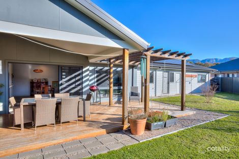 Property photo of 2 Monash Drive Porepunkah VIC 3740