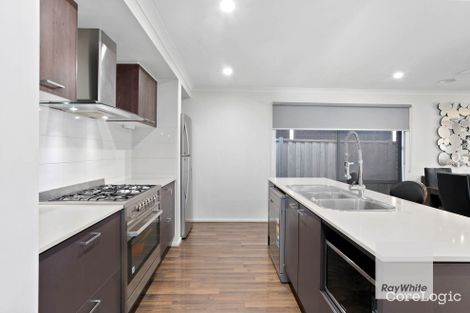 Property photo of 8 Aubisque Close Fraser Rise VIC 3336