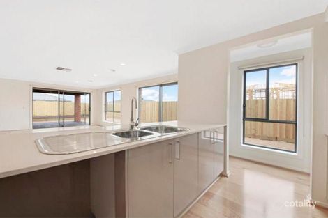 Property photo of 16 Bridgewater Parkway Wallan VIC 3756